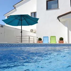 https://apartments-villa-holiday.in-istria.net