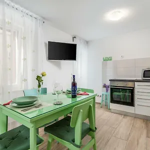 https://apartments-adeona.primorje-gorskikotar.com